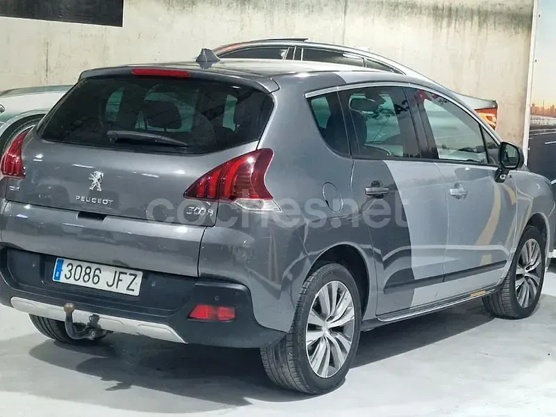 Usado Peugeot 3008 Access 120 CV (88 kW) 2015 Gris / plata Familiar