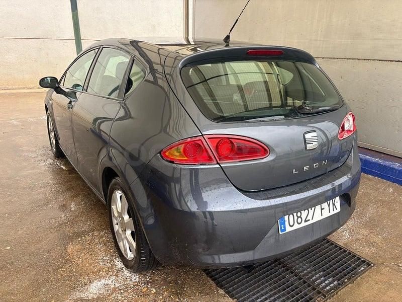 Usado Seat Leon Reference 105 CV (77 kW) 2007 Gris / plata Utilitario