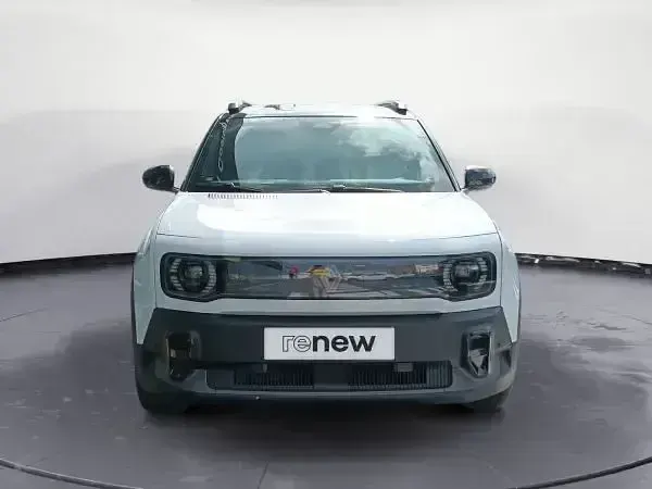 Begagnad Renault R5 Iconic 110 kW (150 HK) 2025 Vit Halvkombi