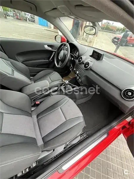 Usado Audi A1 Ambition 122 CV (89 kW) 2012 Rojo Utilitario
