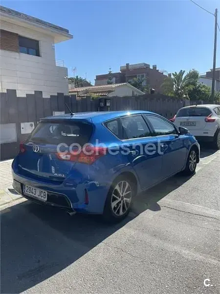 Usado Toyota Auris Active 124 CV (91 kW) 2015 Azul Berlina