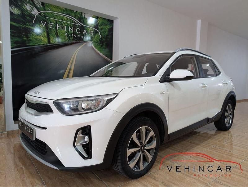 Usado Kia Stonic 100 CV (73 kW) 2022 Blanco SUV