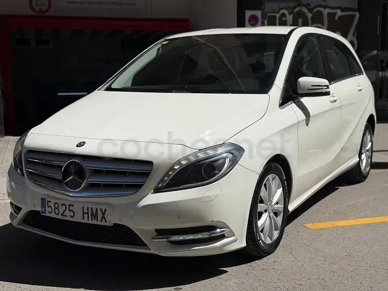 Usado Mercedes B200 156 CV (114 kW) 2013 Blanco Utilitario