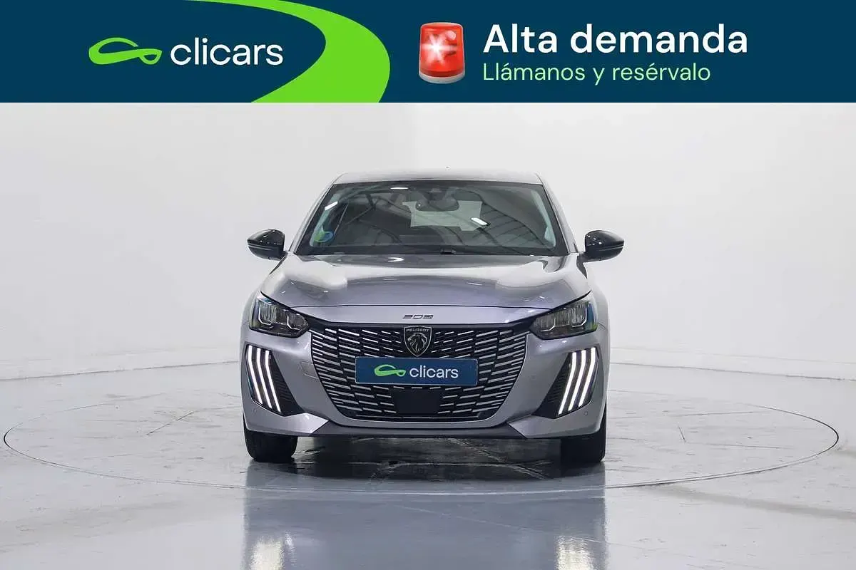 Usado Peugeot 208 Allure 101 CV (74 kW) 2025 Plateado Utilitario