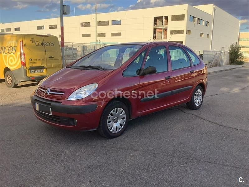 Rojo Usado 2010 Citroën Xsara Picasso Exclusive Monovolumen | 2700 € (Precio justo) - Imagen 1/4
