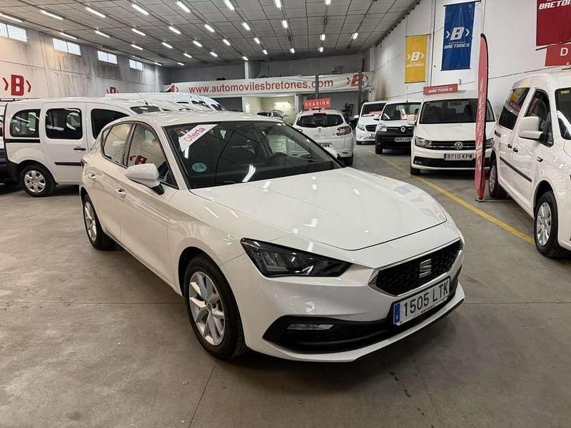 Usado Seat Leon Reference 116 CV (85 kW) 2021 Blanco Utilitario