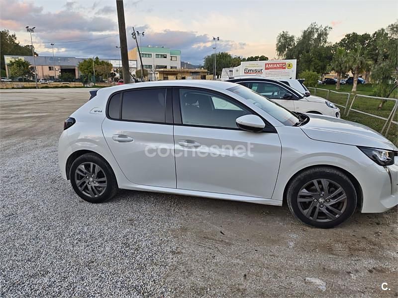 Usado Peugeot 208 Style 100 CV (73 kW) 2021 Blanco Utilitario