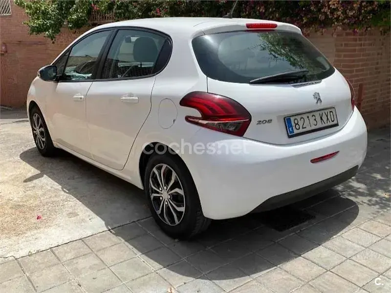Usado Peugeot 208 Active 82 CV (60 kW) 2019 Blanco Utilitario