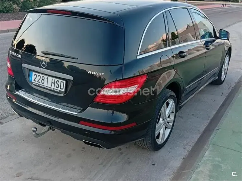 Usado Mercedes R350 265 CV (194 kW) 2013 Negro Familiar
