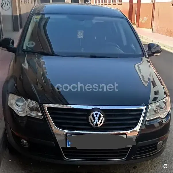 Usado VW Passat Advance 140 CV (102 kW) 2004 Negro Berlina