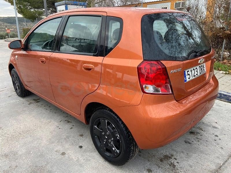 Usado Chevrolet Kalos SX 94 CV (69 kW) 2005 Naranja Berlina
