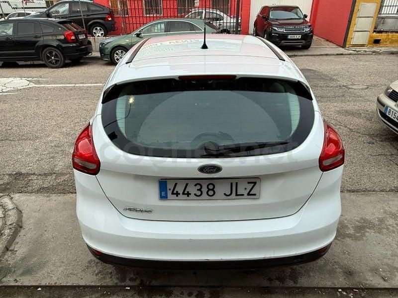 Begagnad Ford Focus Trend 120 HK (88 kW) 2016 Vit Sedan