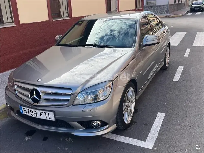 Usado Mercedes C220 Avantgarde 150 CV (110 kW) 2007 Gris / plata Berlina
