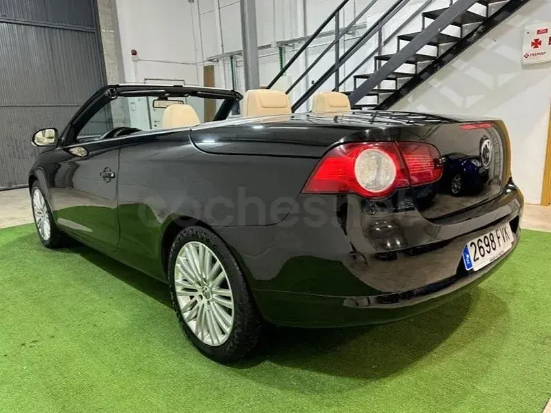 Usado VW Eos 115 CV (84 kW) 2007 Negro Descapotable