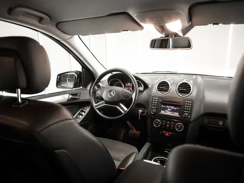 Usado Mercedes ML300 204 CV (150 kW) 2011 Negro SUV
