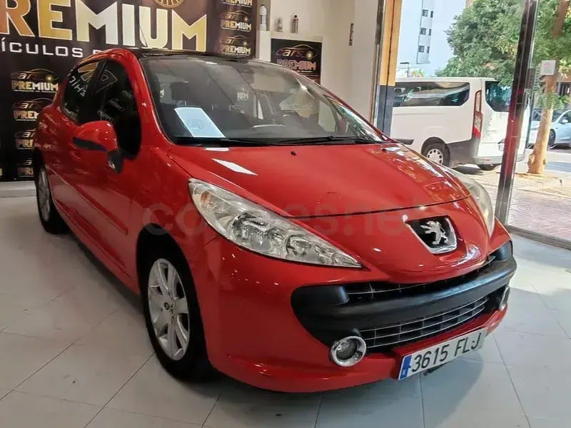 Usado Peugeot 207 Premium 90 CV (66 kW) 2007 Rojo Berlina