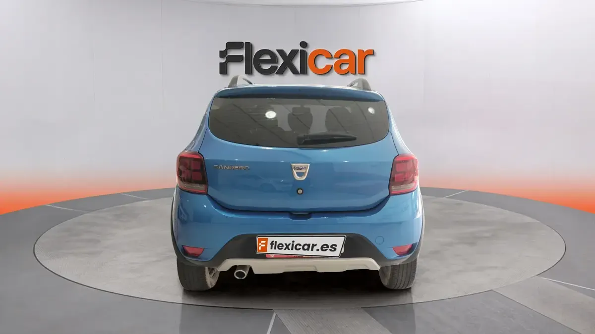 Usado Dacia Sandero Comfort 101 CV (74 kW) 2020 Azul Berlina