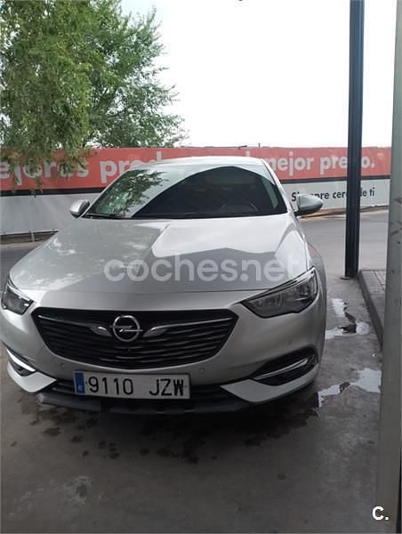Usado Opel Insignia Selective 136 CV (100 kW) 2017 Gris / plata Berlina