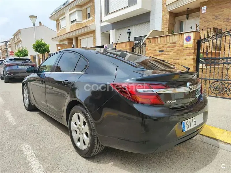 Usado Opel Insignia Business 120 CV (88 kW) 2016 Negro Berlina