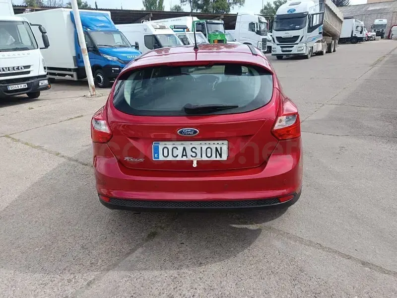 Usado Ford Focus 115 CV (84 kW) 2014 Rojo Berlina