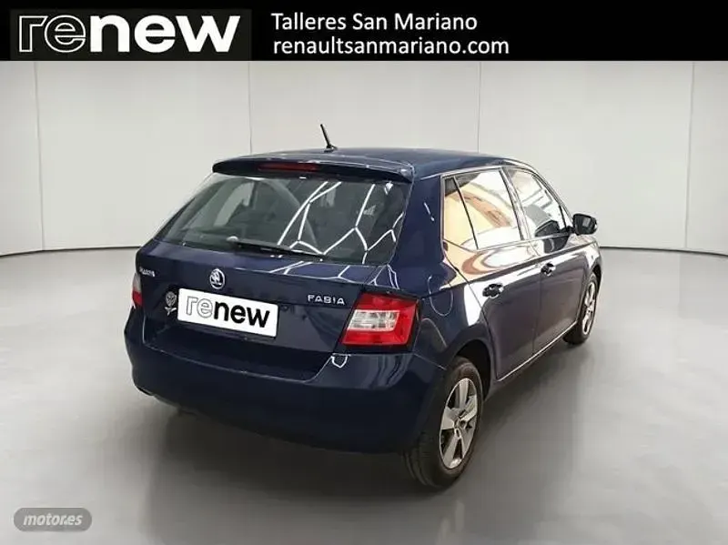 Usado Skoda Fabia 90 CV (66 kW) 2016 Azul Berlina