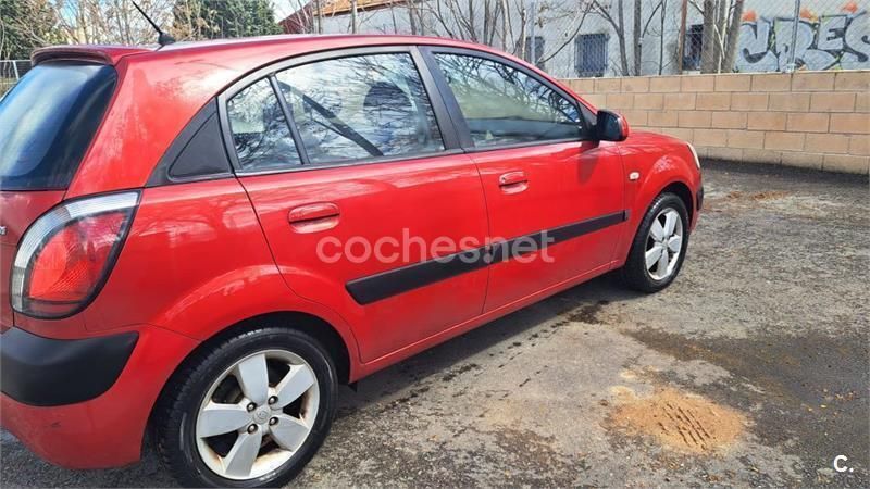 Etiqueta b (amarilla) Usado 2007 Kia Rio EX Berlina | 5000 € (Precio justo) - Imagen 1/4