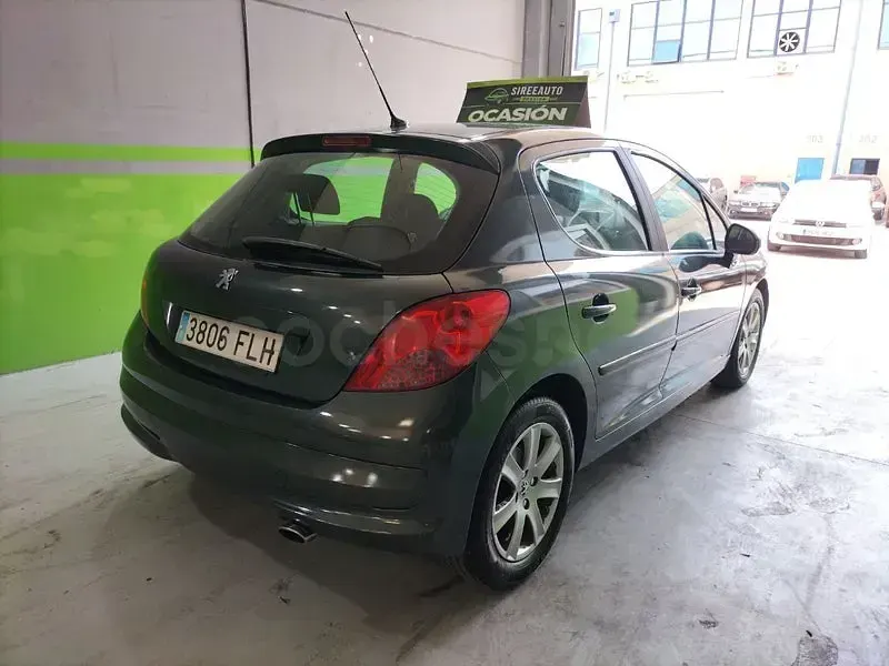 Usado Peugeot 207 90 CV (66 kW) 2007 Gris / plata Berlina