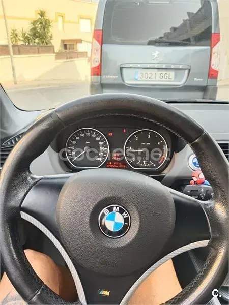 Usado BMW 118 122 CV (89 kW) 2005 Negro Utilitario