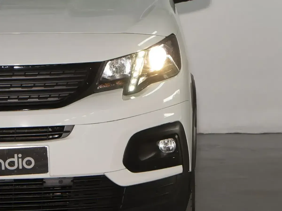 Usado Peugeot Rifter Active 131 CV (96 kW) 2019 Blanco Monovolumen