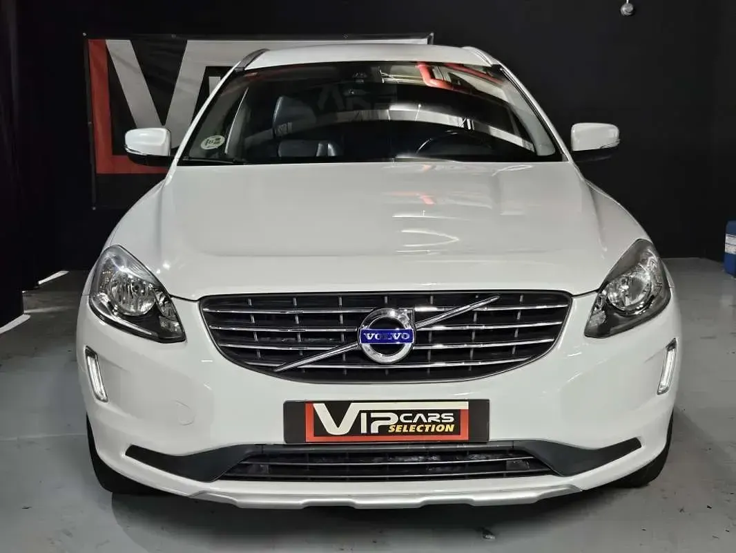 Usado Volvo XC60 Momentum 190 CV (139 kW) 2019 Blanco SUV