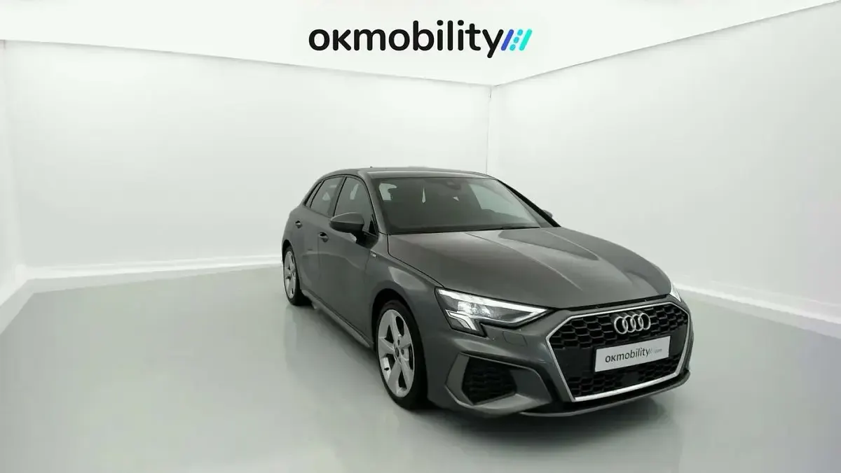 Usado Audi A3 S-Line 150 CV (110 kW) 2024 Plateado Familiar