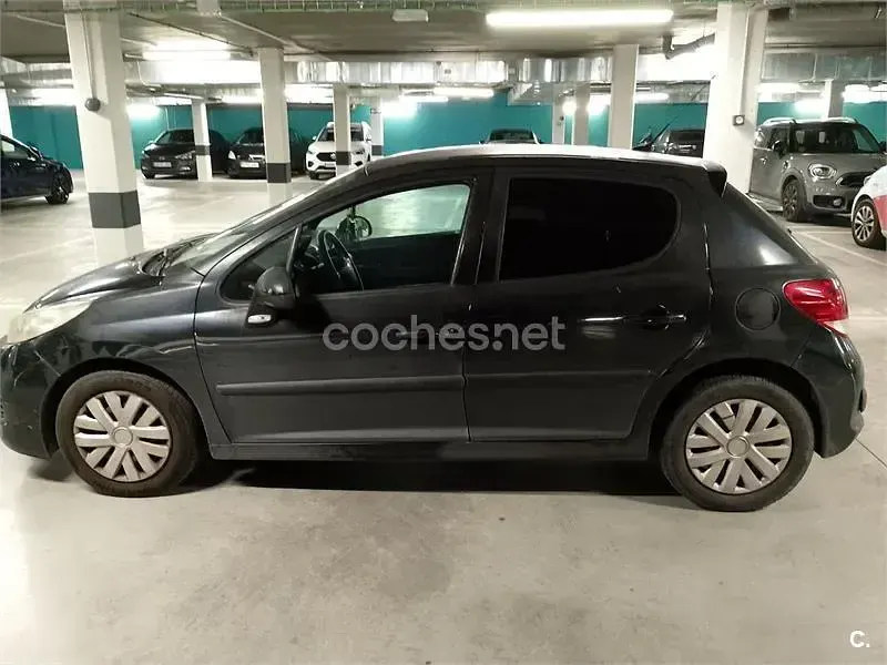 Usado Peugeot 207 70 CV (51 kW) 2010 Negro Berlina