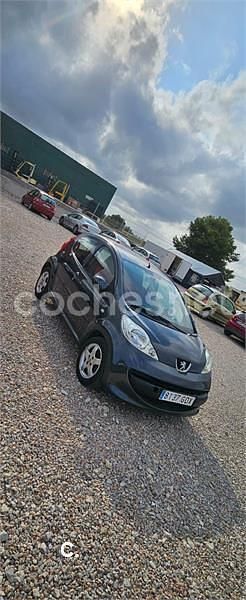 Usado Peugeot 107 Urban Move 54 CV (39 kW) 2008 Gris / plata Utilitario