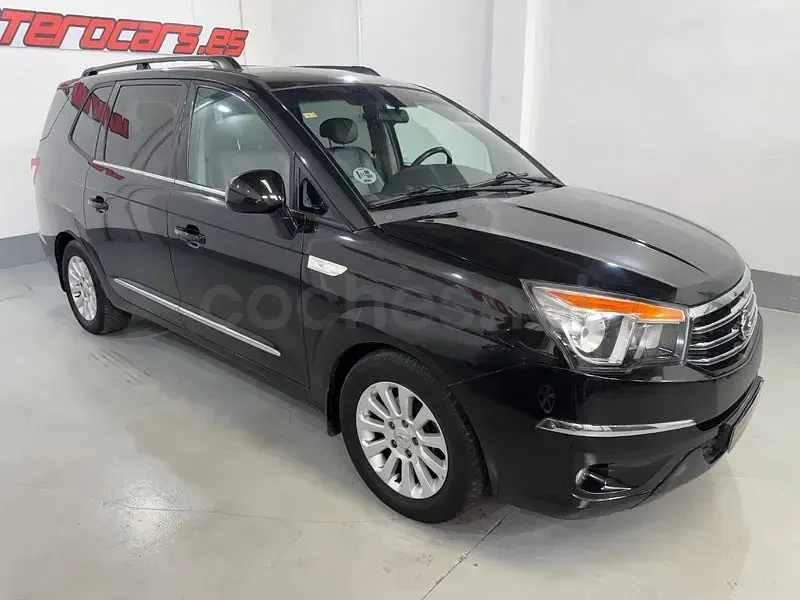 Usado SsangYong Rodius Limited 155 CV (114 kW) 2015 Negro Monovolumen