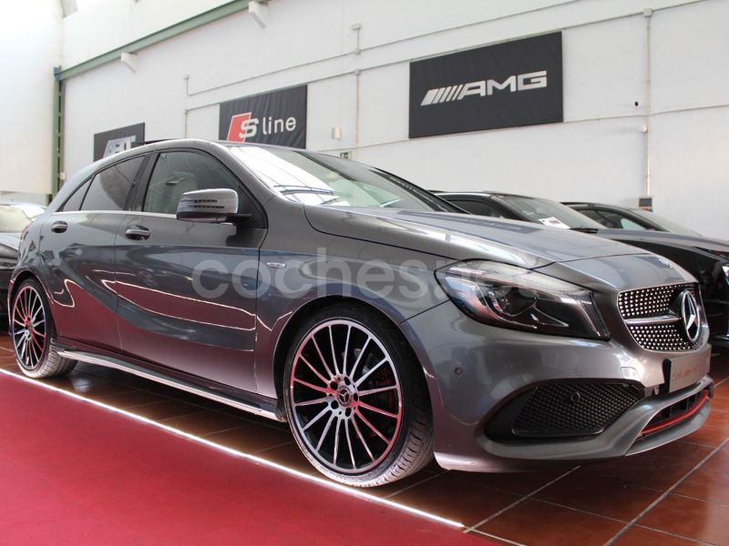 Gris / plata Usado 2017 Mercedes A250 Berlina | 24.990 € (Un poco caro) - Imagen 1/4