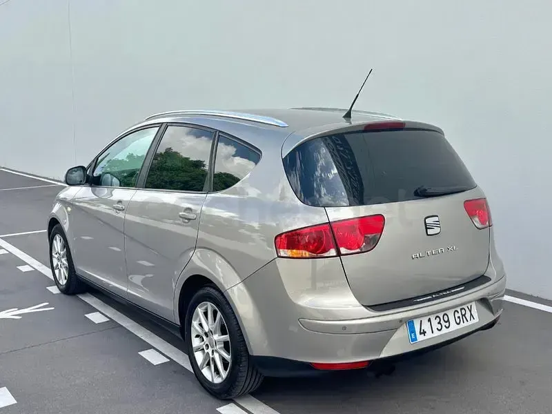Usado Seat Altea XL Style 140 CV (102 kW) 2010 Beige Monovolumen