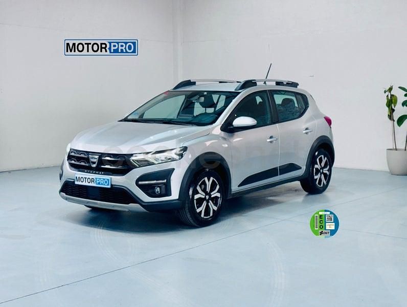 Usado Dacia Sandero Comfort 101 CV (74 kW) 2021 Gris / plata Berlina