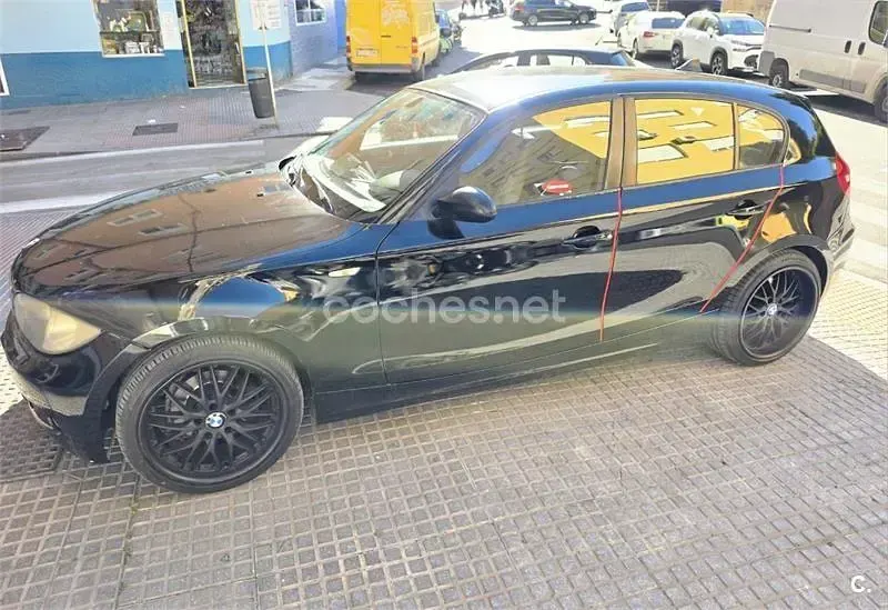 Usado BMW 118 122 CV (89 kW) 2007 Negro Utilitario