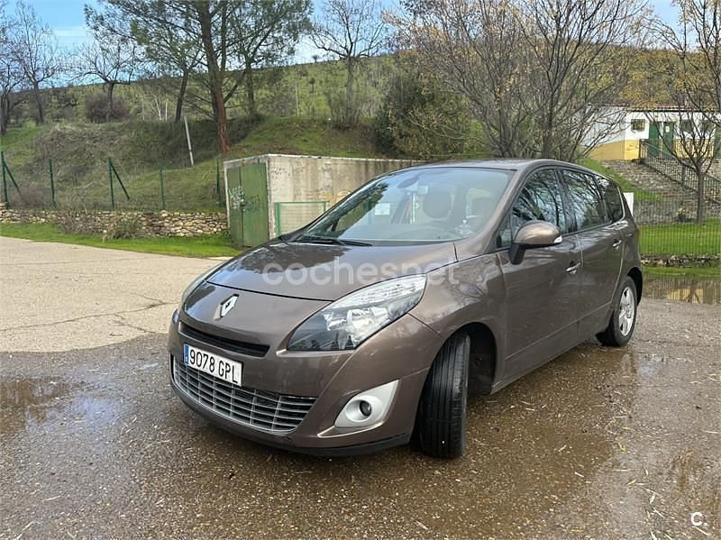 Usado Renault Grand Scénic III Dynamique 130 CV (95 kW) 2009 Beige Monovolumen