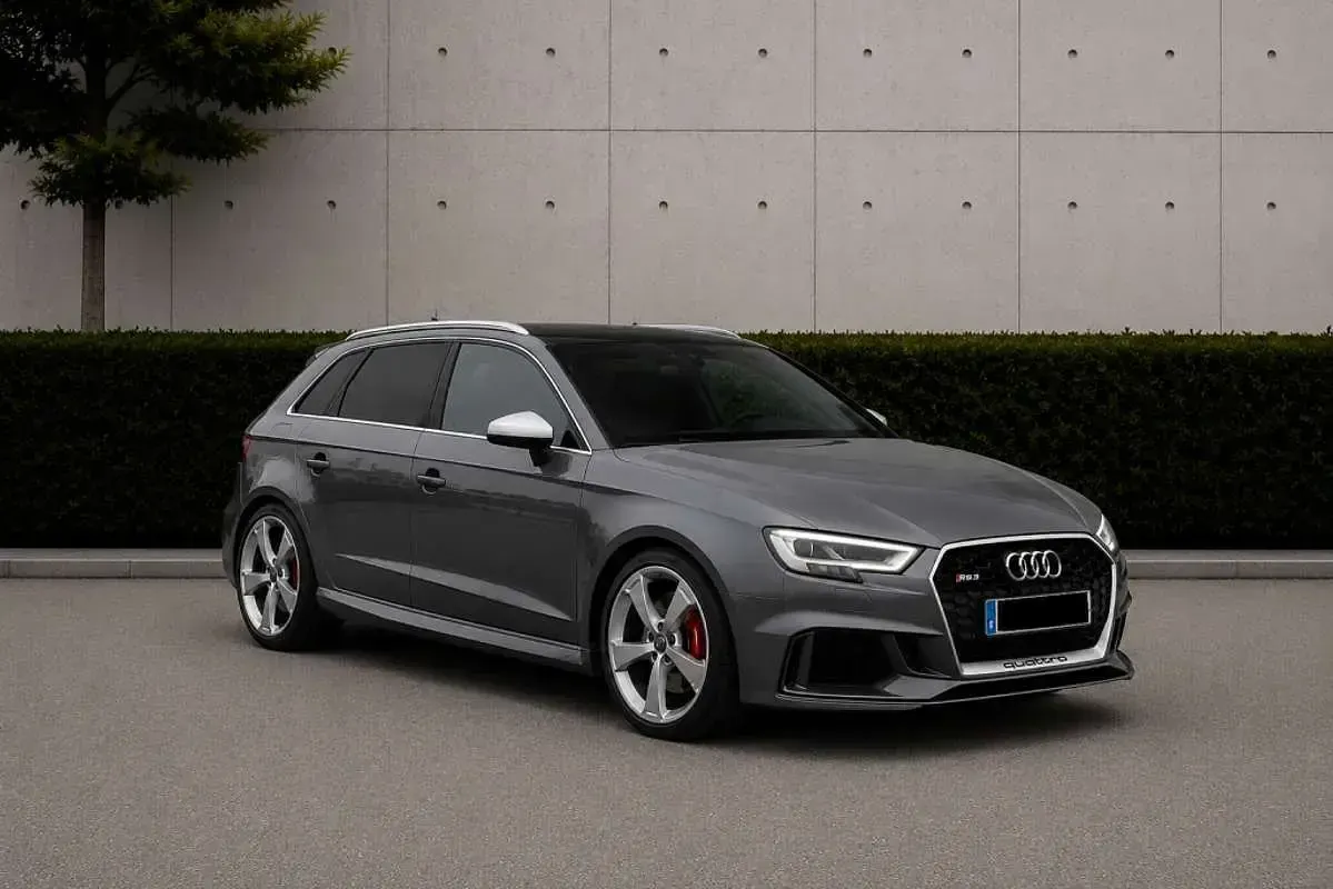 Usado Audi RS3 Sportback 400 CV (294 kW) 2019 Gris Utilitario
