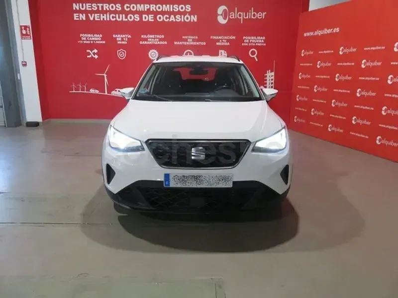 Usado Seat Arona Style Plus 110 CV (80 kW) 2022 Blanco SUV