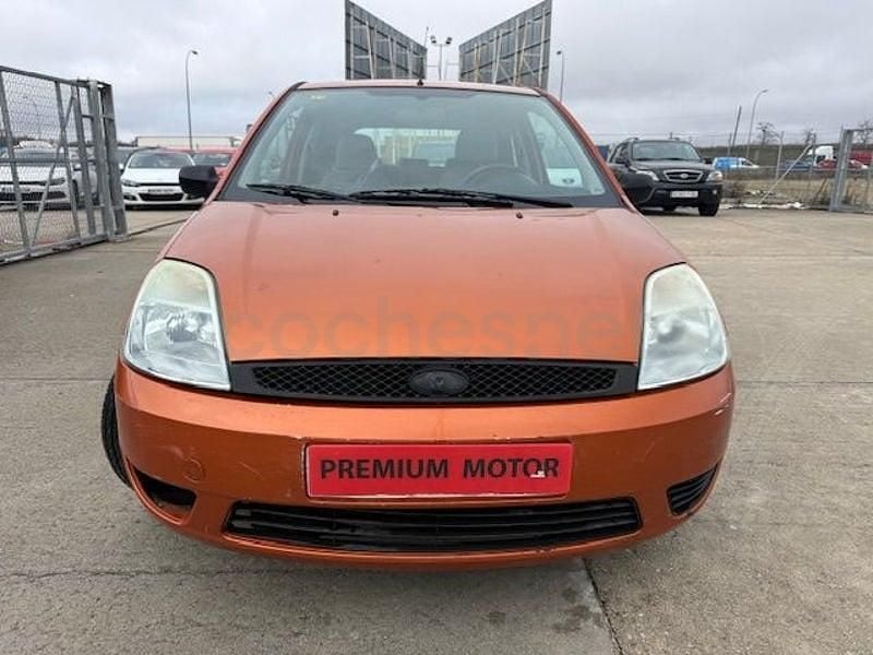 Usado Ford Fiesta Ambiente 70 CV (51 kW) 2003 Naranja Utilitario