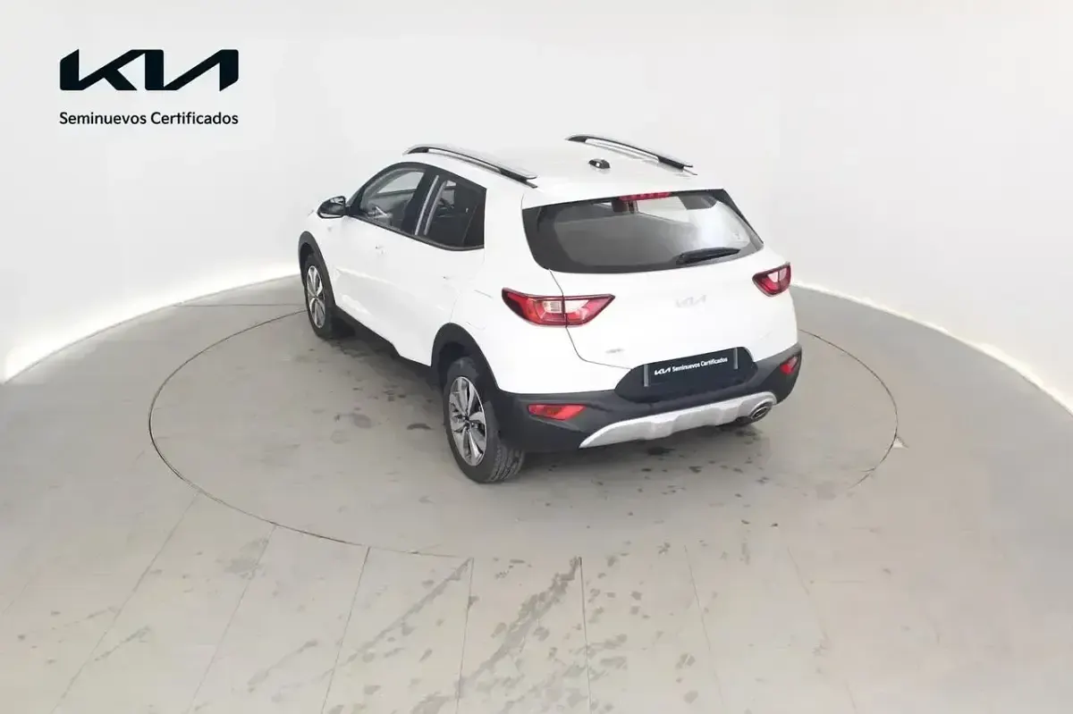 Usado Kia Stonic 100 CV (73 kW) 2024 Blanco SUV