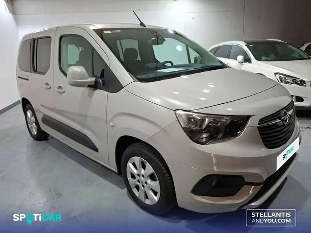 Usado Opel Combo Life Selective 102 CV (75 kW) 2020 Beige Monovolumen