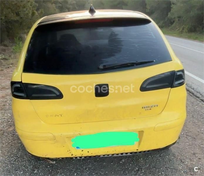 Usado Seat Ibiza Sport 100 CV (73 kW) 2004 Amarillo Utilitario