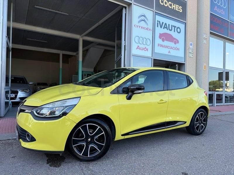 Usado Renault Clio IV Dynamique 90 CV (66 kW) 2013 Amarillo Berlina