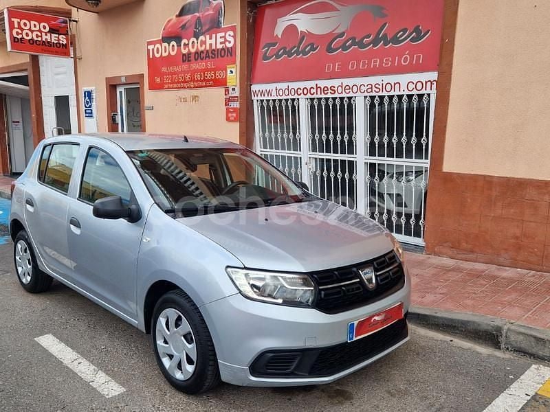 Usado Dacia Sandero Acces 73 CV (53 kW) 2019 Gris / plata Utilitario