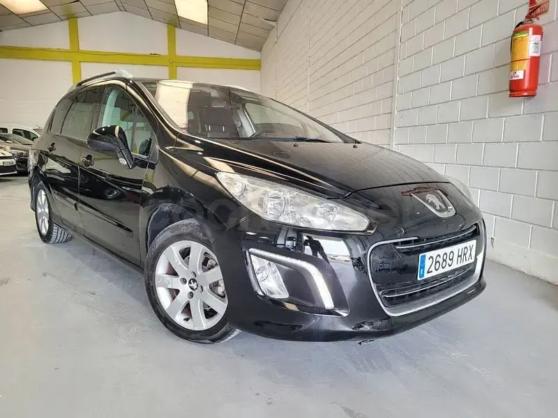 Usado Peugeot 308 SW Active 120 CV (88 kW) 2013 Negro Familiar