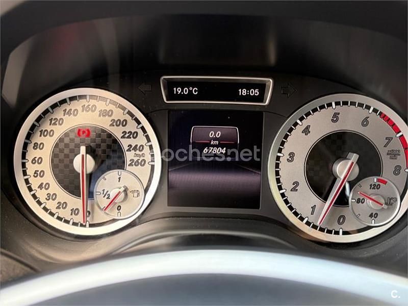 Usado Mercedes A180 Urban 122 CV (89 kW) 2015 Gris / plata Berlina