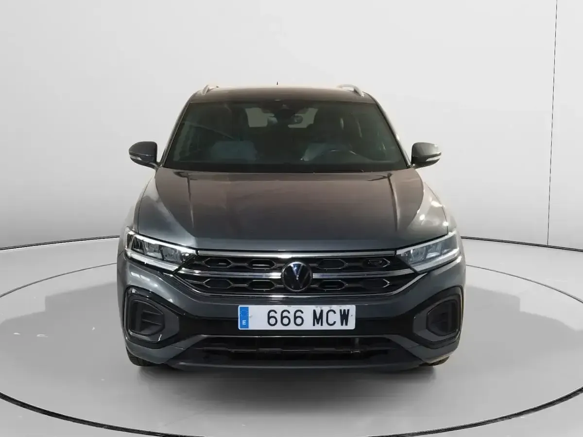 Usado VW T-Roc R-line 150 CV (110 kW) 2022 Gris / plata SUV